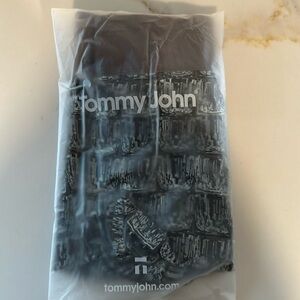 Tommy John Second Skin boxer briefs. Size large with 6” inseam. On the rocks
